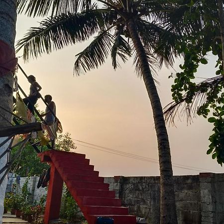 Funky Art Beach House Alappuzha Esterno foto