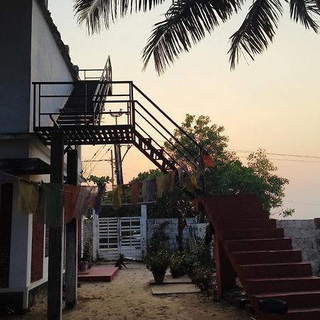 Funky Art Beach House Alappuzha Esterno foto
