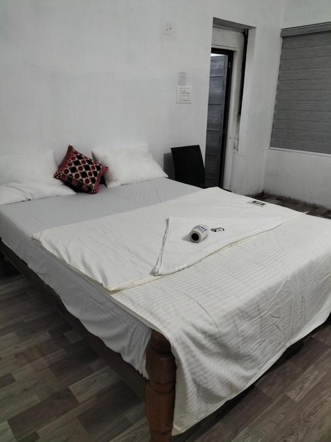 Funky Art Beach House Alappuzha Esterno foto