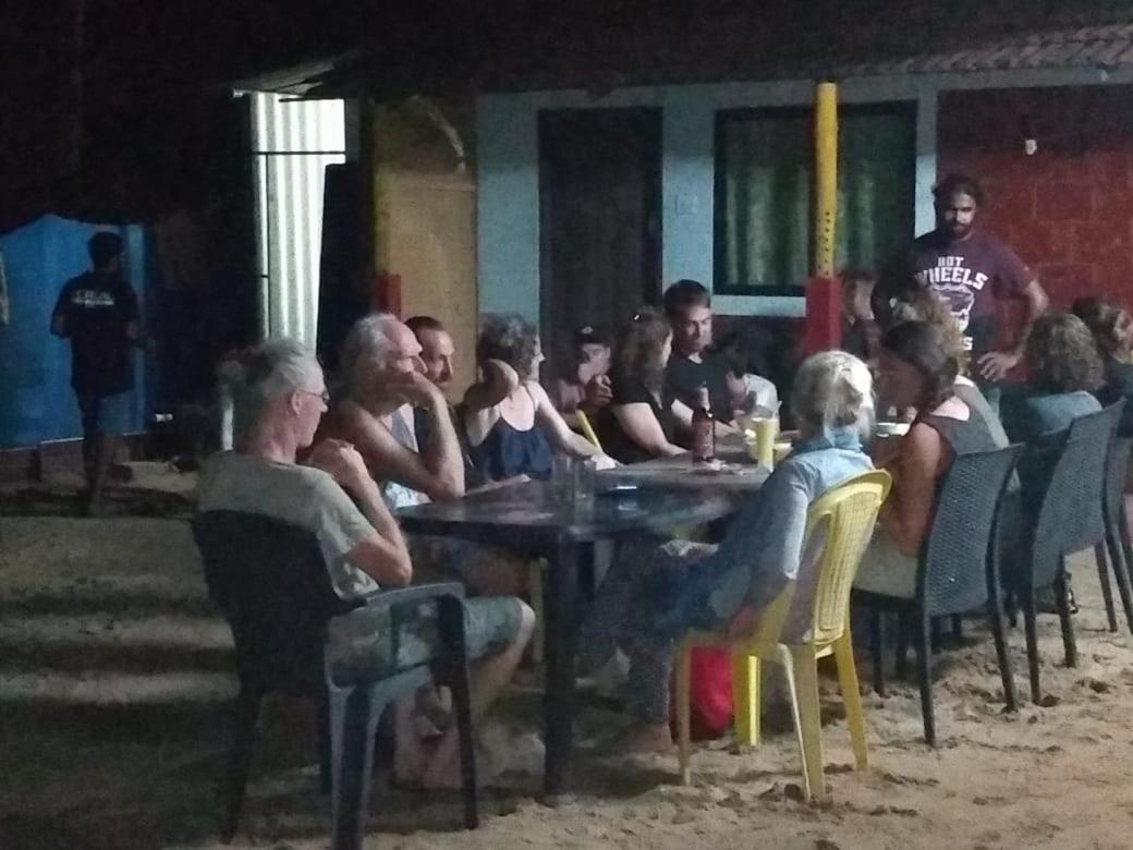 Funky Art Beach House Alappuzha Esterno foto