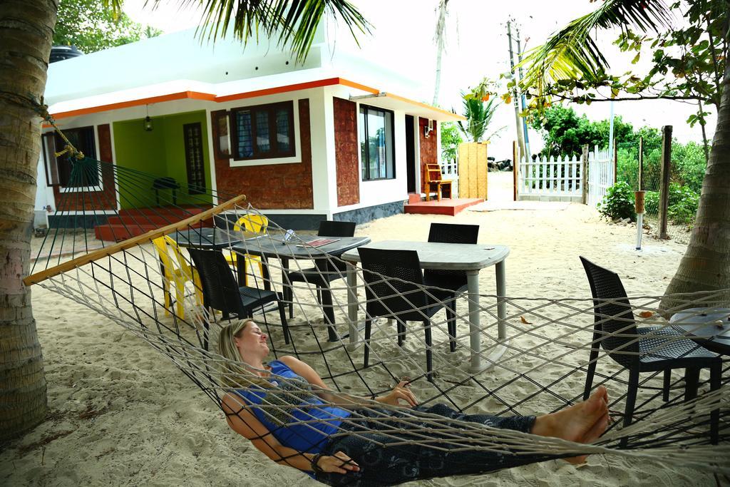 Funky Art Beach House Alappuzha Esterno foto