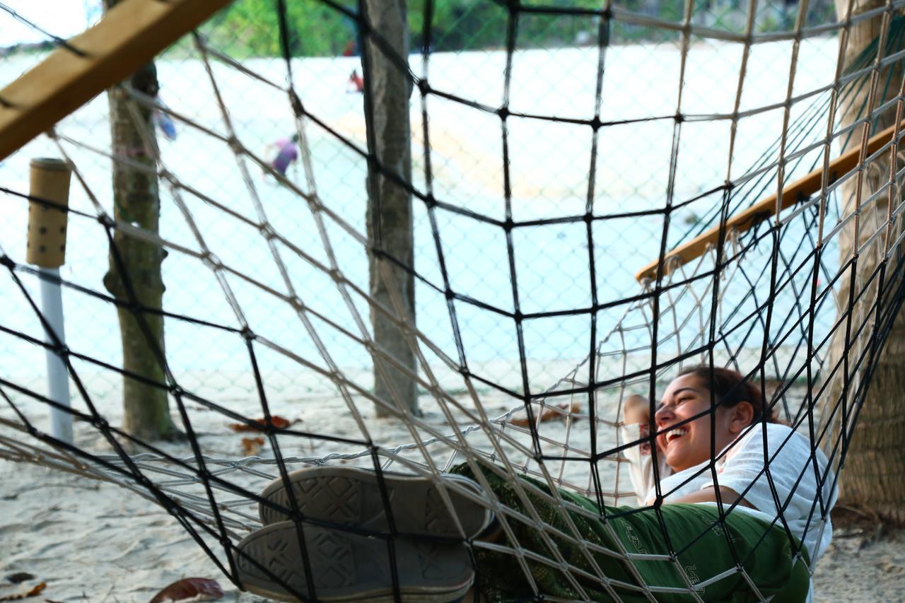 Funky Art Beach House Alappuzha Esterno foto