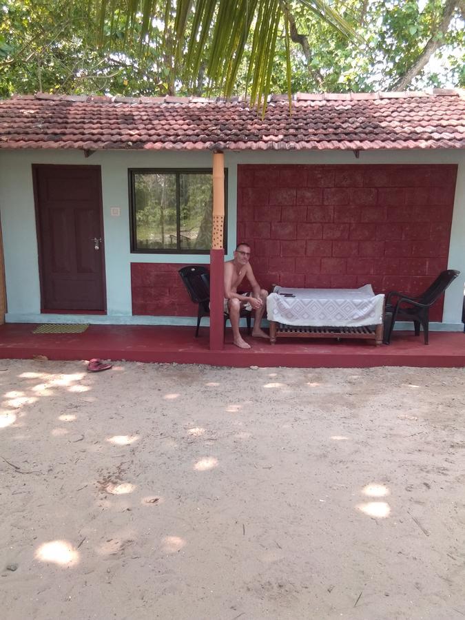Funky Art Beach House Alappuzha Esterno foto