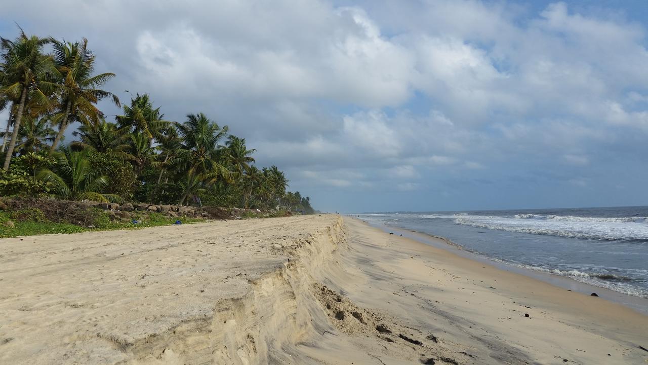 Funky Art Beach House Alappuzha Esterno foto