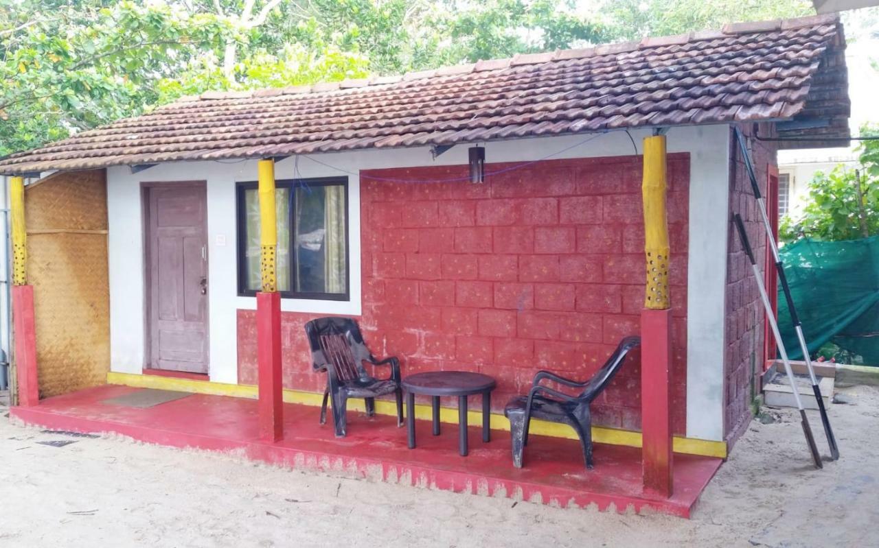 Funky Art Beach House Alappuzha Esterno foto