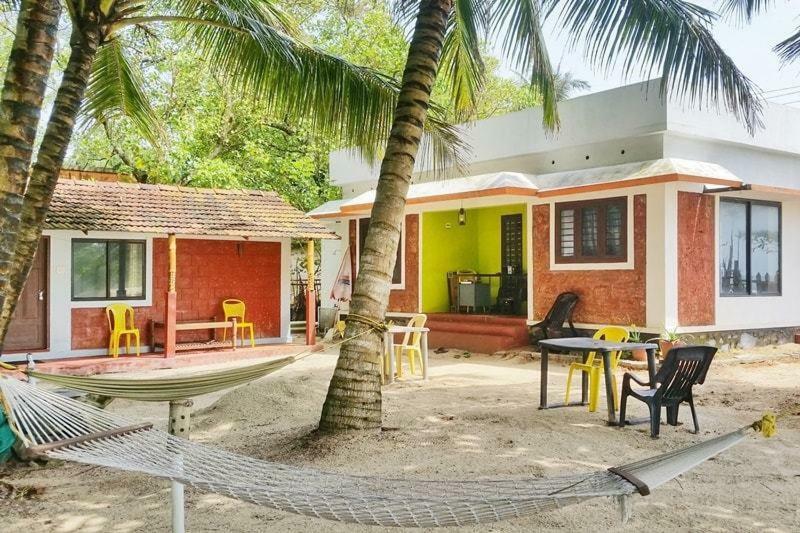 Funky Art Beach House Alappuzha Esterno foto